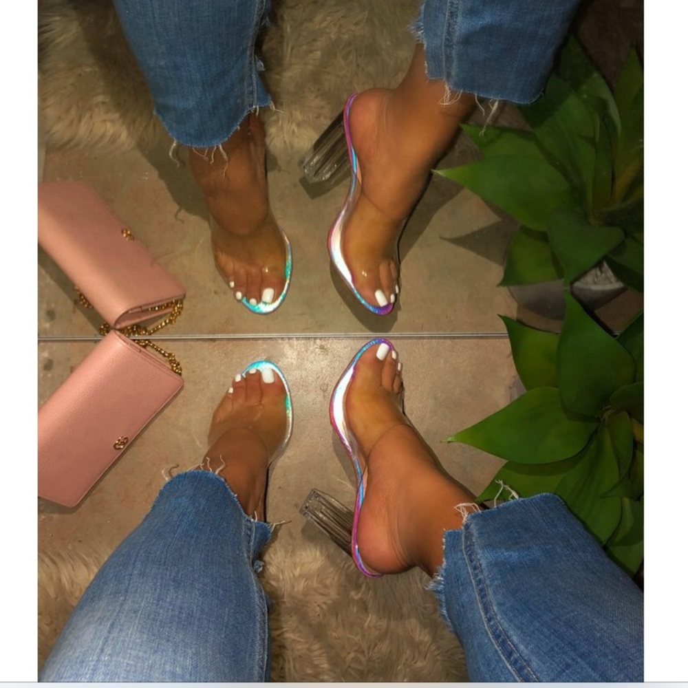 🔥New🔥Gorgeous Hologram Heels. 😍😍Size 6